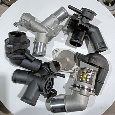 Чанган Ford Fiesta V 1.3L 01-08 2S6G8250A1B Фланц с охлаждающим средством для автомобилей в черном