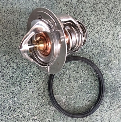 21200-VC20A 82Degree Термостат охлаждающей жидкости двигателя для SUNNY Traveller NP300 JUKE SUNNY